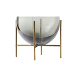 Échasse Skål, Smoke